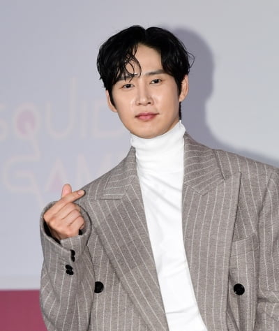 '음란물 게재' 박성훈, 공식석상서 '잇몸 미소'…논란 딛고 미국서 '오겜3' 홍보 중[TEN이슈]