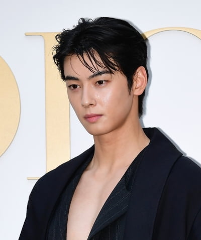 차은우, 입대 2달 전 근황 포착됐다…2300명 사이 달리기 중('뛰산')