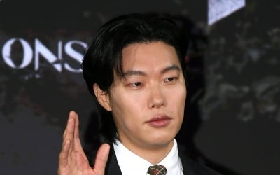 [공식] 류준열, 결별 후 새출발 알렸다…"뚜렷한 색깔 지녀" 송혜교와 한식구