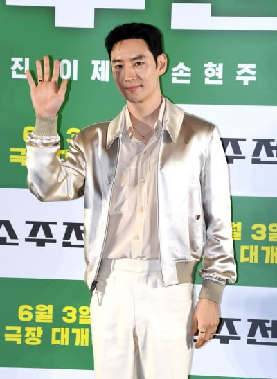 '회사 대표' 이제훈, 워커홀릭이네…"일이 곧 나, 직원들엔 워라밸 강조"[인터뷰③]