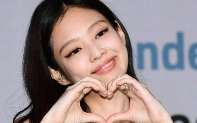 [공식] 솔로 성공 쐐기…제니 '루비', 美빌보드 선정 '2025 최고의 앨범'