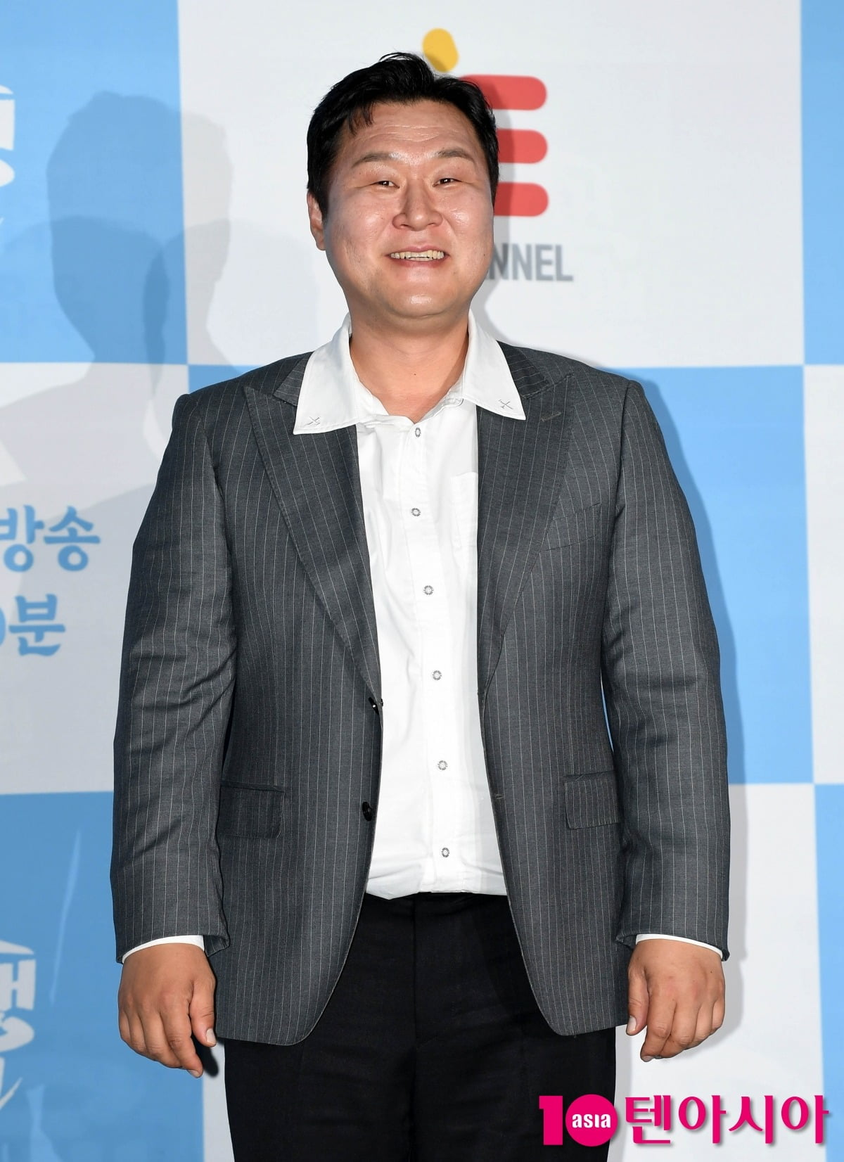 유명 배우, 나이 논란 불거졌다…류수영 의혹 제기, "44세 아니라 54세" ('류남생')