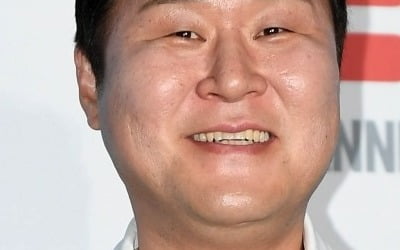 유명 배우, 나이 논란 불거졌다…류수영 의혹 제기, "44세 아니라 54세" ('류남생')