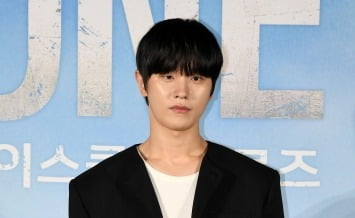 김도완, 3살 어린 이정하에 감명받았다…"액션 천재, 배울 점 많아" ('히어로즈')[인터뷰③]