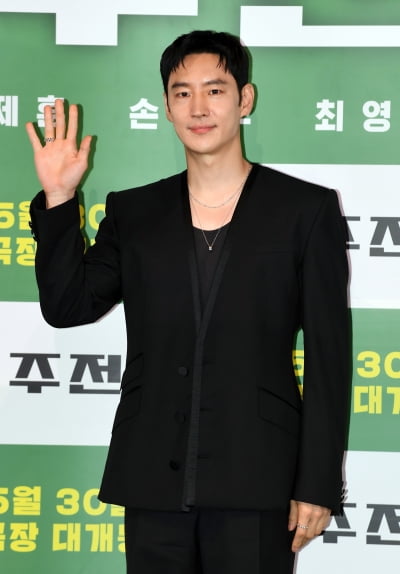 이제훈, 학창시절 IMF 타격 있었다…"父, 일용직으로 일해"('소주전쟁') [TEN인터뷰]