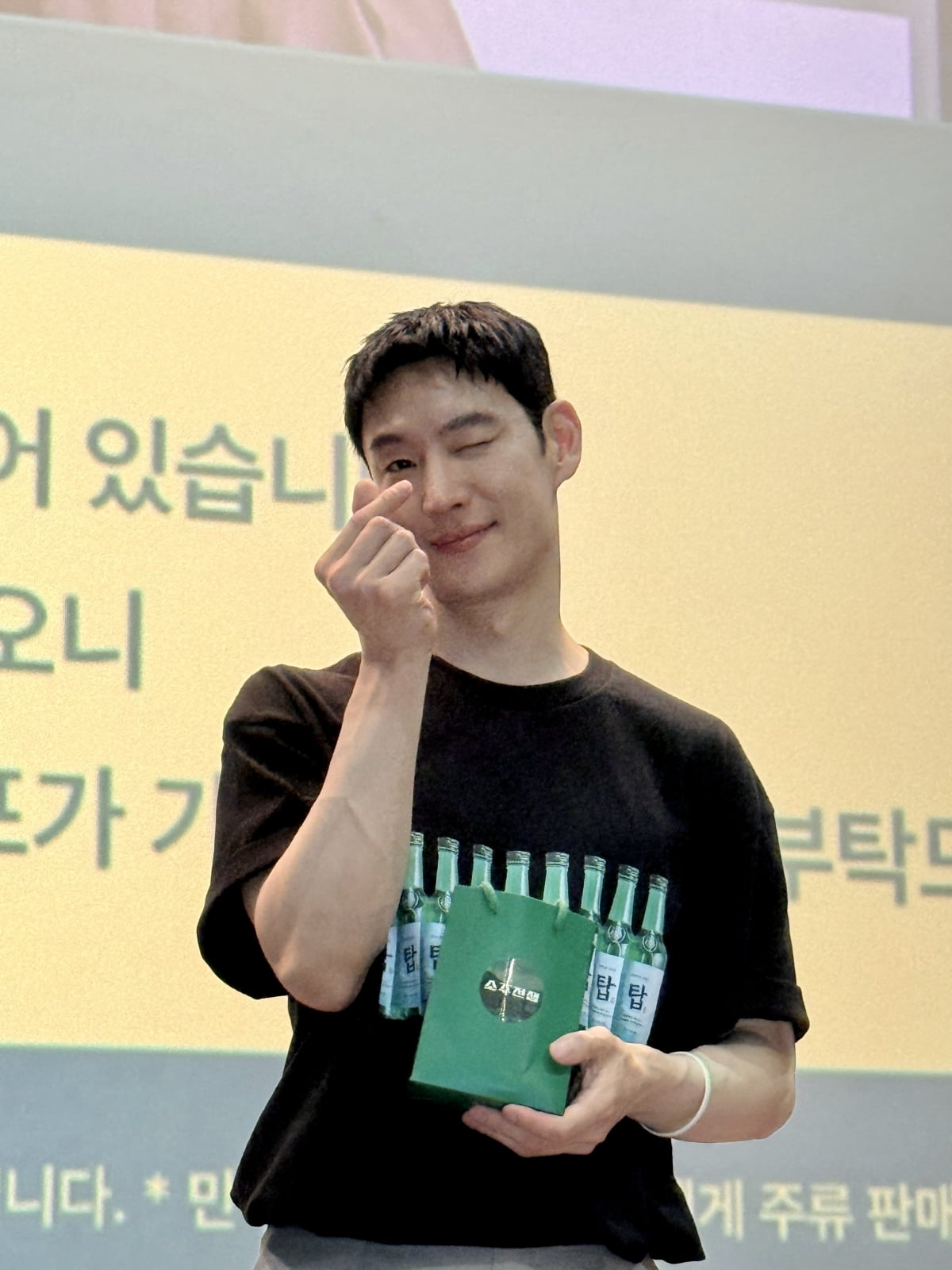 '소주전쟁' 무대인사 맛집이네…마지막열까지 찾아가는 팬서비스