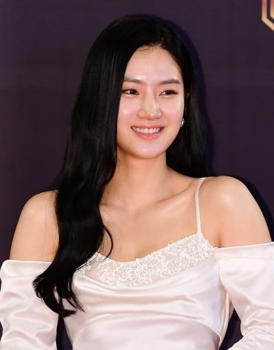 19금 논란 각성했나…'SNL' 박주현, 송민호와 열애설 잠시 잊고 '테토녀' 파격 변신 [종합]