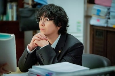 이홍기, 변호사 된 깜짝 근황…'미남이시네요' 16년 만에 FNC 후배 지원 사격 ('사계의봄')