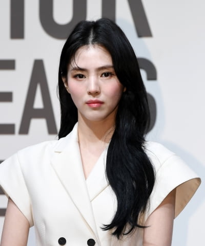 '52억 자가' 한소희, 또 기쁜 소식 전해졌다…첫 월드투어도 매진 [공식]