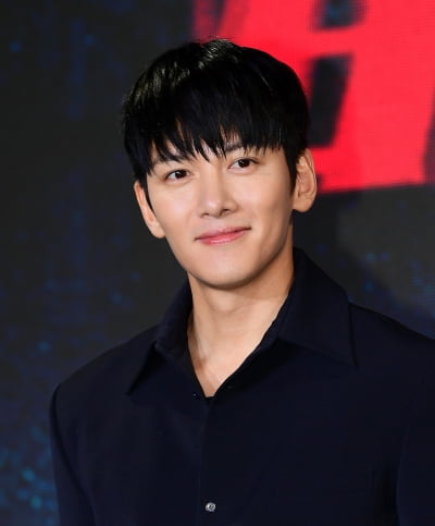 지창욱 쓰면 통한다…37세에도 여전한 소년미