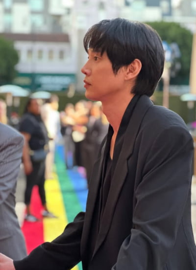 19금 AV 표지 '빛삭' 그 후…'오겜3' 박성훈, 맘고생에 날렵한 V라인 인증[종합]