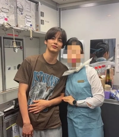 '뷔 닮은꼴' 류진 아들, 졸업여행이 흡사 연예인 출국길…여배우도 '감탄'