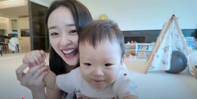 [종합] 손연재, 15개월 子 얼굴 최초 공개…입술이 매력+母 판박이 ('손연재')