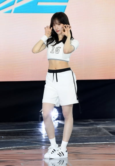 유스피어 소이, 댕냥이 포즈[TEN포토+]