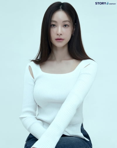 오연서, 흰티+청바지에 빛나는 미모 '청초+시크'