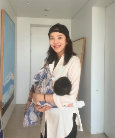 촉촉 눈가+부스스 머리…손담비, 현실 육아 시작 "힘든 거 아니지?"