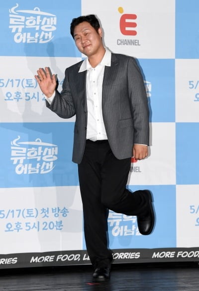 40대 유명 배우, 나이 논란 불거졌다…'박하선♥' 류수영, 녹화 도중 의혹 제기 ('어남선')