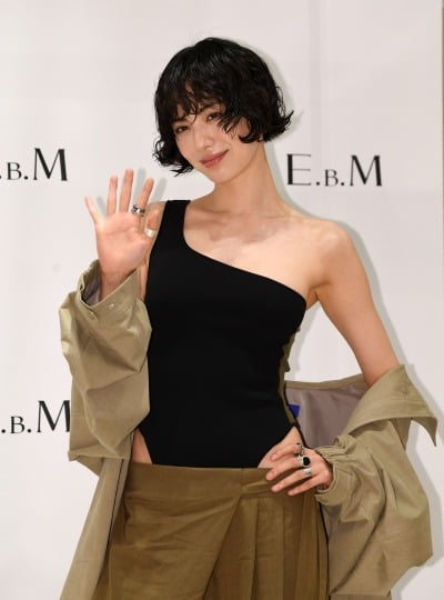 '33세' 나나, 현빈♥손예진→한소희 이웃 됐다…42억 원 고급빌라 매입 [TEN이슈]