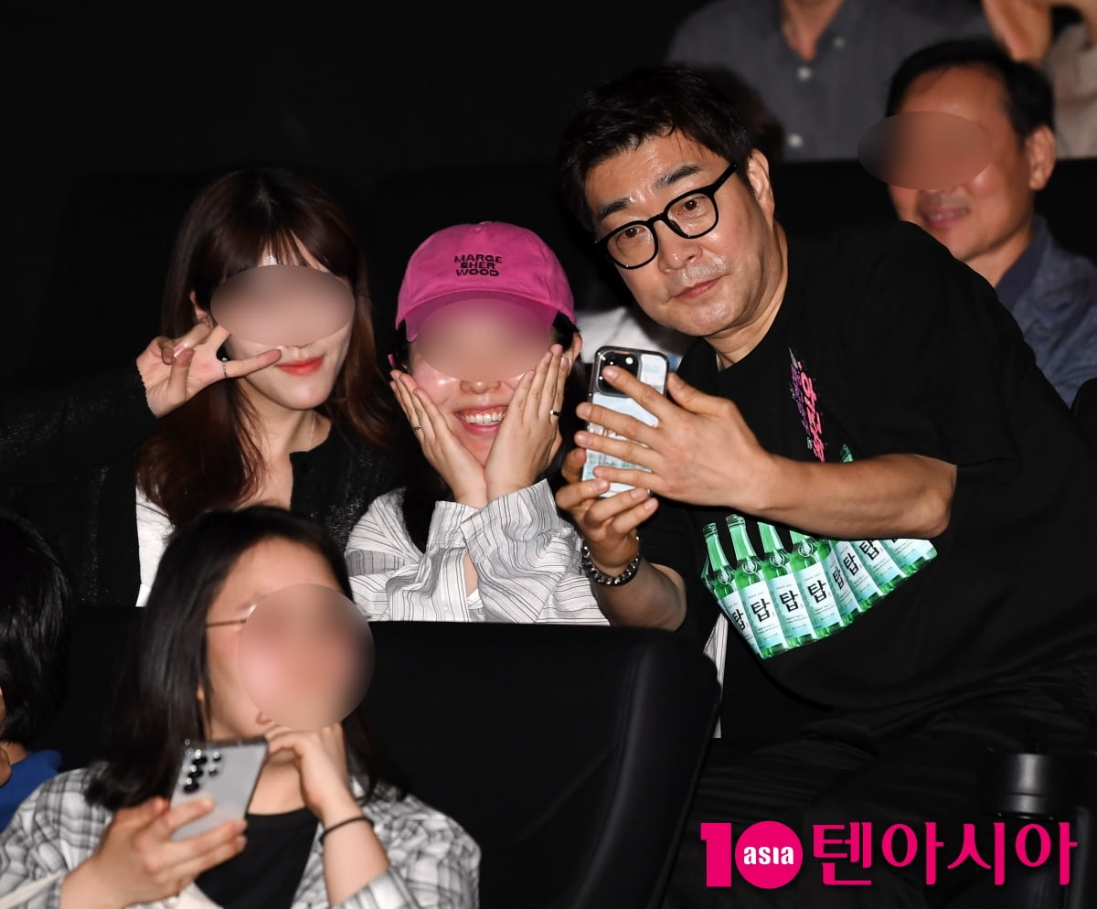'소주전쟁' 손현주, 팬서비스도 지적으로[TEN포토+]