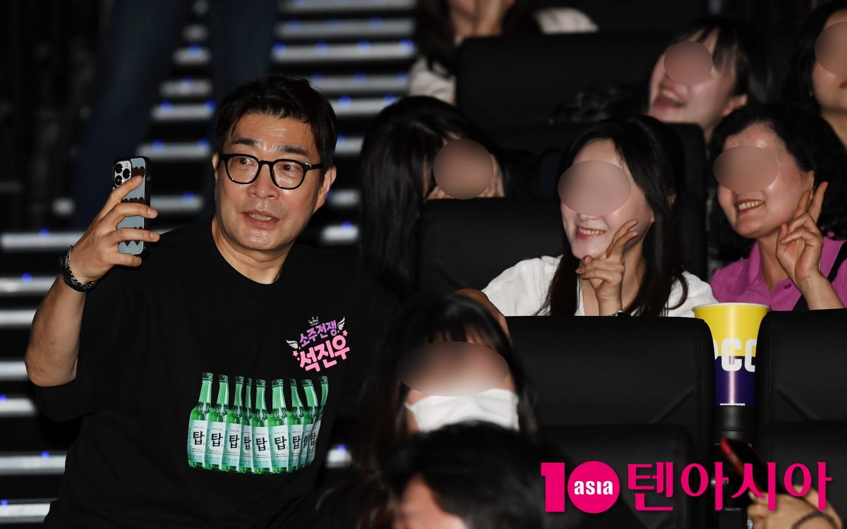 '소주전쟁' 손현주, 팬서비스도 지적으로[TEN포토+]