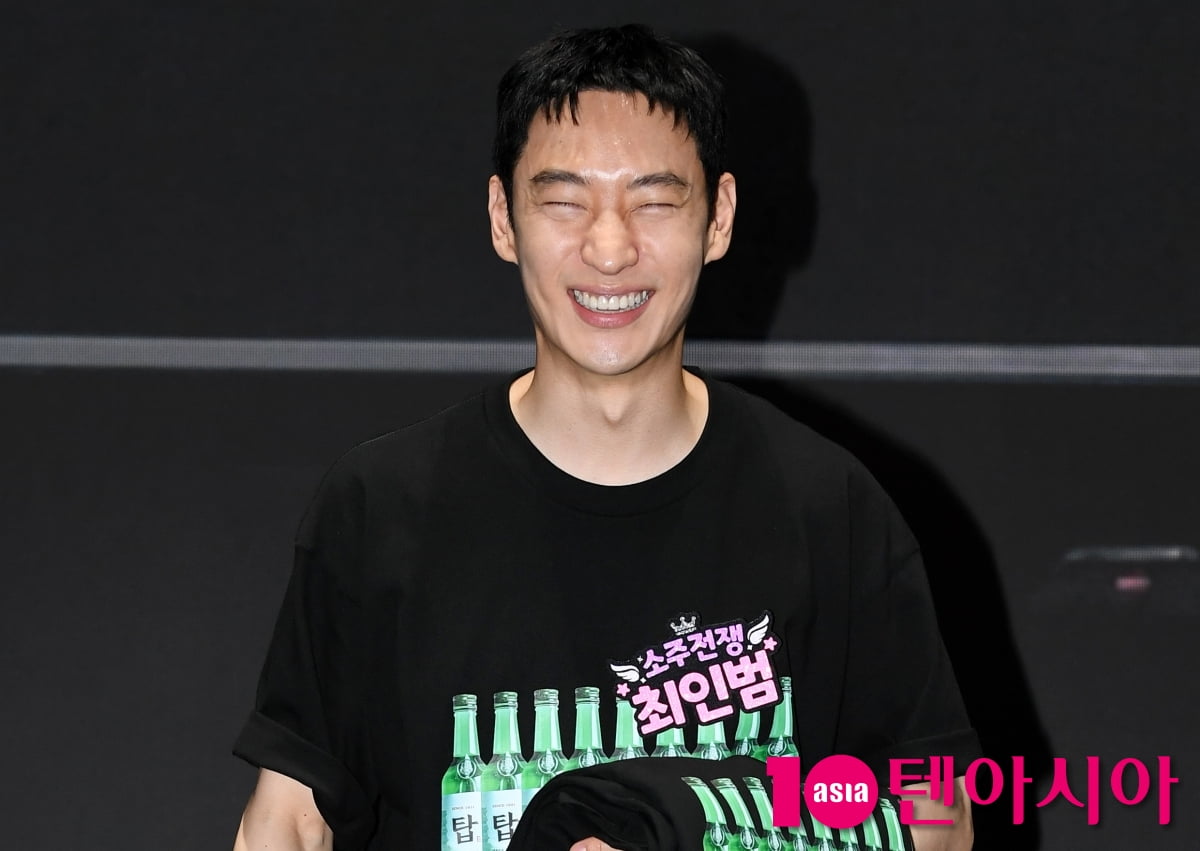 '소주전쟁' 이제훈, 극장을 밝히는 꽃미소...샤프한 옆선[TEN포토+]