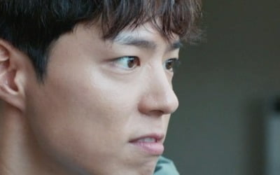 [종합] 박보검, 선전포고 했다…주먹으로 유리창 내리쳐 "도망치려면 쳐봐" ('굿보이')