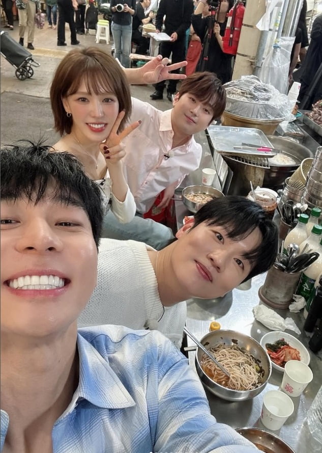 막내 이찬원, 첫 버스킹에 야외 예능까지…웬디X한해X대니구와 '힐링 케미 폭발'