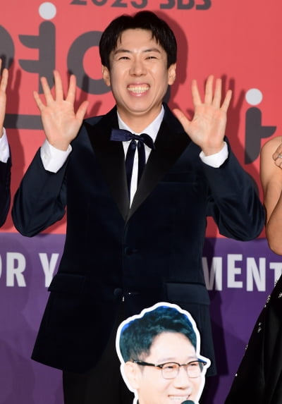 "비행기 표가 얼마야" 양세찬, 아이돌 여친과 LA행 …김종국→지예은 축하 물결 ('런닝맨')