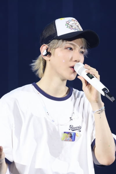백현, 첫 솔로 월드 투어 서울 공연 성료…"♥에리에게 진심 닿길"