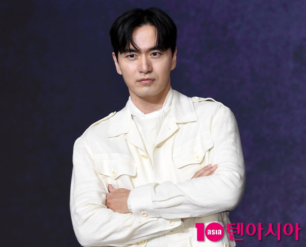 이진욱, 우아한 올 화이트[TEN포토+]