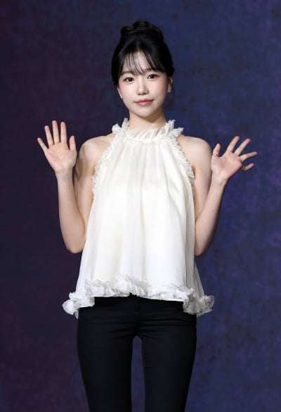 조유리, 시원한 어깨 드러내고[TEN포토]