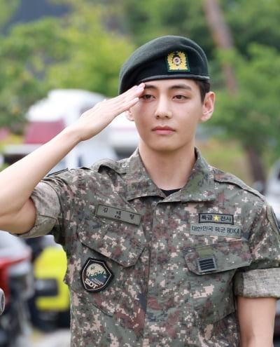 '80→67kg' BTS 뷔 "탄수화물 끊어, 부기 빼려고 패딩 입고 달렸다"