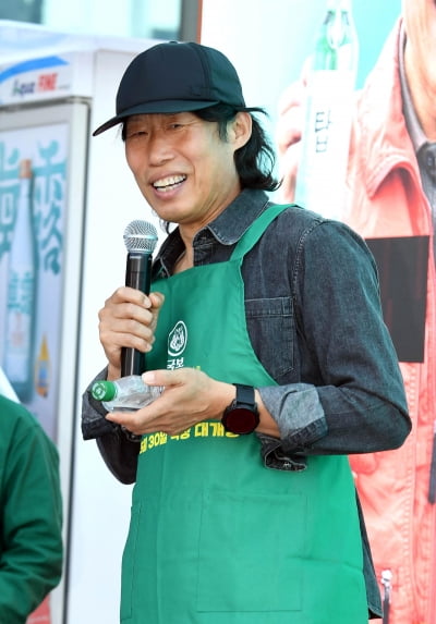 유해진, 술 얼마나 좋아하길래…"술에 물 타 마시면 꽤 괜찮아"('소주전쟁') [인터뷰①]