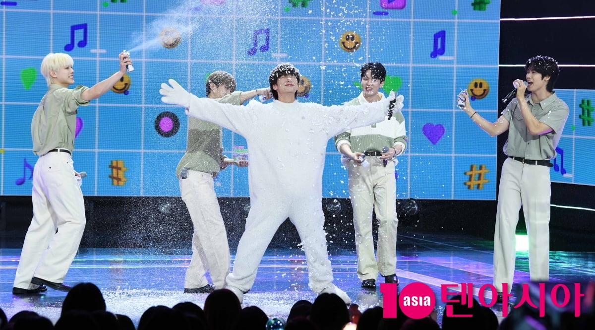 엔플라잉, '만년설'로 더쇼 1위[TEN포토+]