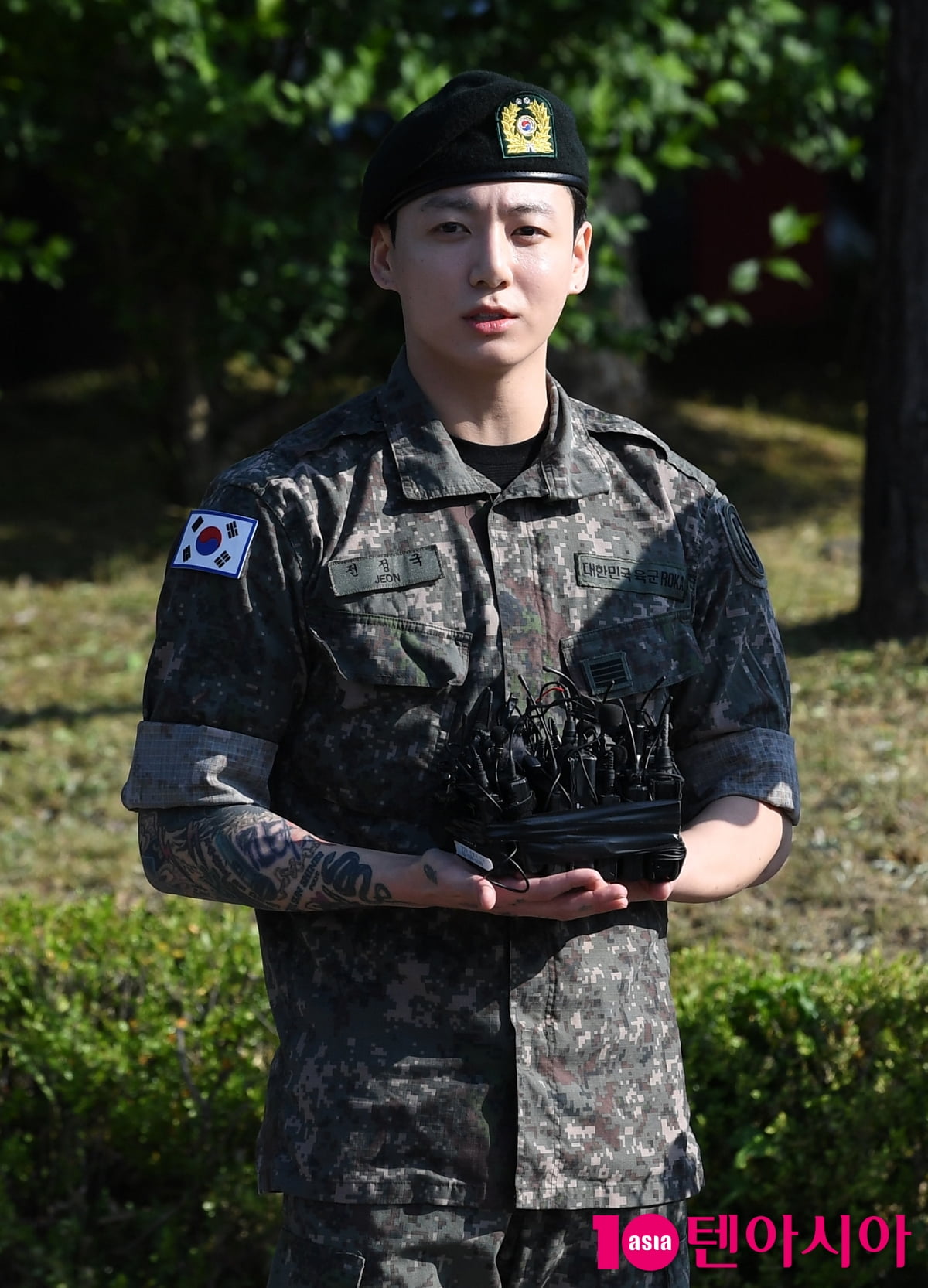 방탄소년단 정국, 화장 안해서 민망한 전역식...일상이 화보네[TEN포토+]