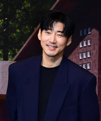 '연매출 342억 CEO♥' 윤계상, 근황 밝혀졌다…외딴 섬 텃밭에서 농사 중 ('제철남자')