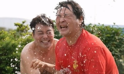 '47세' 전현무, 웃통 벗었다…가슴털 수북한데, 초밀착 냉수 샤워 ('나혼산')