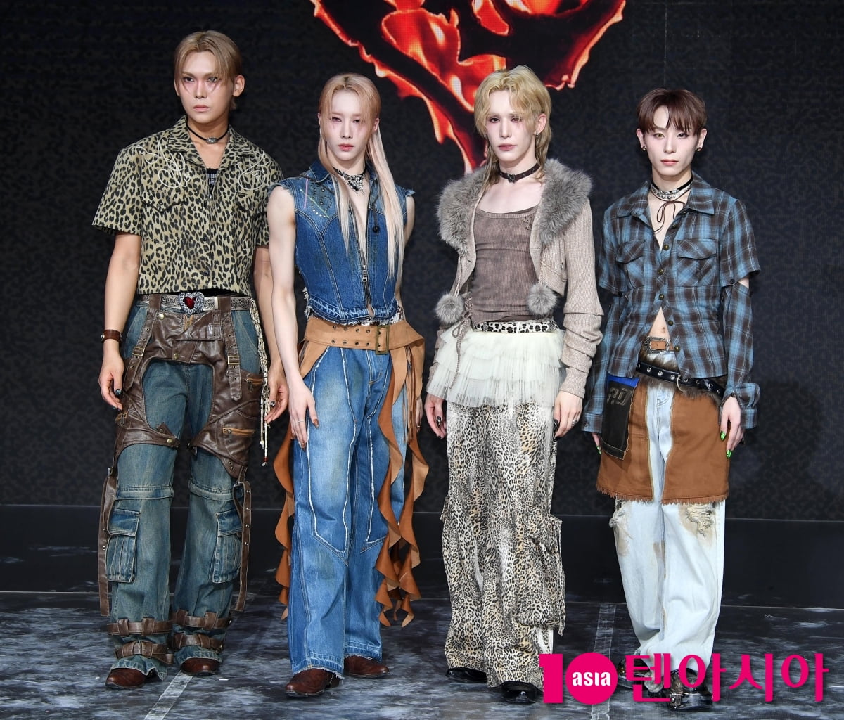 엑스러브(XLOV), 화려한 컴백[TEN포토+]