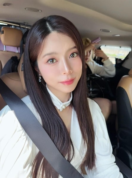 양지은, 흰 블라우스+긴 생머리...'빛나는 청순 미모'