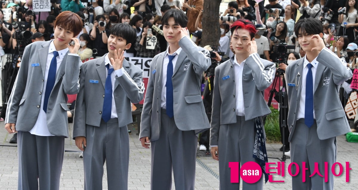 '보이즈 2 플래닛' 김시환-윤민-박용규-김준민-김건우, 오픈 스테이지 반가워[TEN포토]