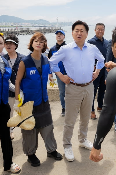 예지원-오영훈 제주도지사, 제주도 바닷가에서[TEN포토]