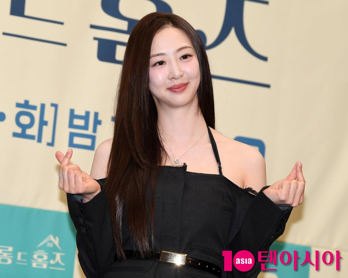'살롱 드 홈즈' 김다솜, 시원하게 어깨 드러내고[TEN포토+]