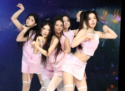 [종합] '컴백' 아일릿, '빌려온 고양이' 떼창 유도할 수 있을까…"믿고 듣는 우리가 될 것"