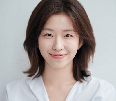 윤가이, SNL 떠나더니 얼굴 확 달라졌다…새 프로필 공개
