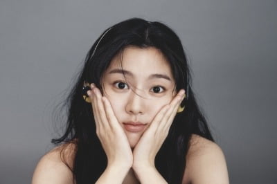 9년 전 강동원과 호흡한 유명 여배우, 수지와 한솥밥 먹더니…놀라운 비주얼 근황