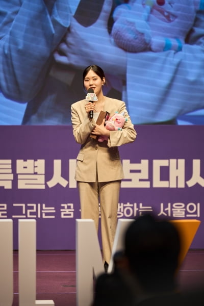 [공식] '29세' 엄지윤, 벅찬 소식 전했다…서울시 홍보대사 위촉 "기쁘고 영광스러워"