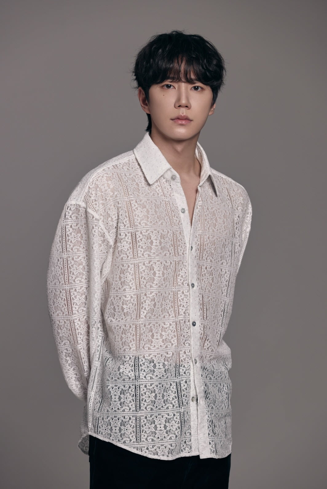 이준영, '아이유 남친' 이후 현재 진행형 대세 됐다…비주얼도 고품격