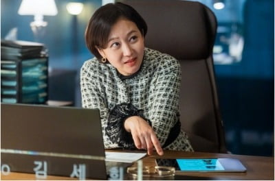 '52세' 염정아, 종합병원 사모님 된 지 얼마나 됐다고…"지금껏 보여준 적 없는 얼굴" ('아이쇼핑')