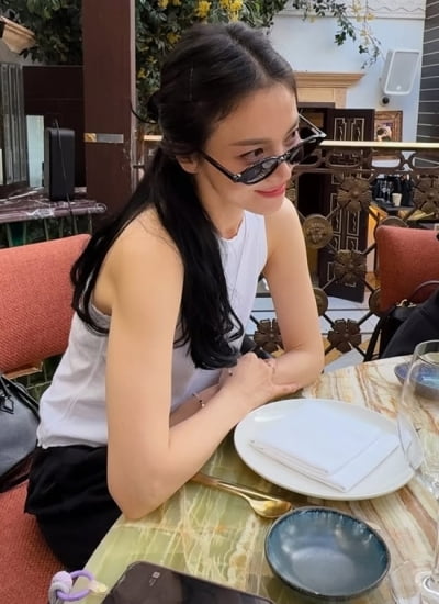 '43세' 송혜교, 머리 기르니 더 예뻐졌네…나이 안 믿기는 여전한 미모