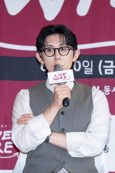 '35세' 코쿤, 공식 석상서 셀프 폭로…"TMI 뿌리고 대화가 산으로 가는 경우 많아" ('라이브')